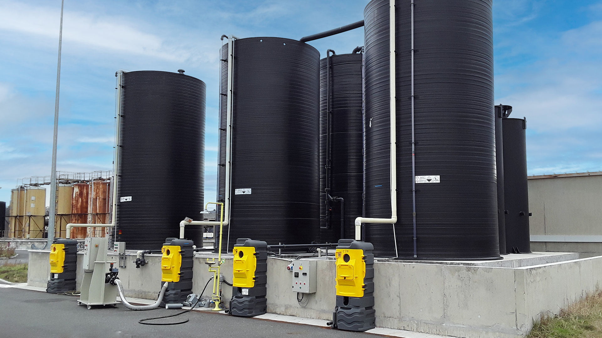 Les défis du stockage des liquides corrosifs et nos solutions